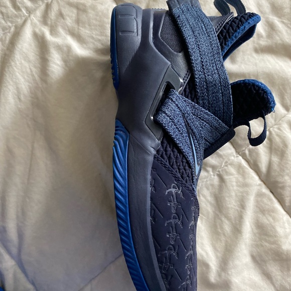 6Y LeBron Soldier 12 Anchor Basketball Shoes - Picture 2 of 10